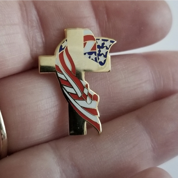 Vintage cross pin patriotic In God We Trust Teen Challenge 2002 gold tone - Picture 4 of 8